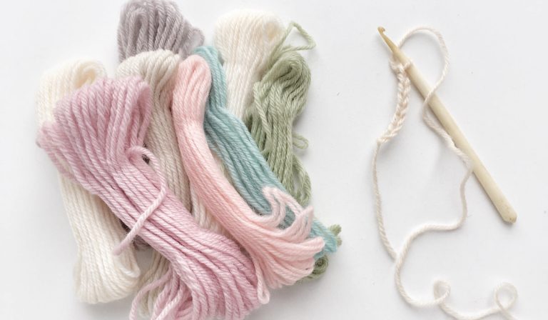 How Do You Keep the Yarn Tension When Crocheting?