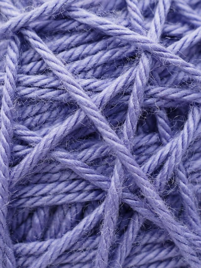 closeup of a lilac yarn - ss230525