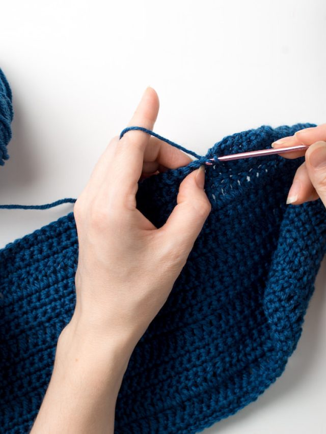 hands doing crochet