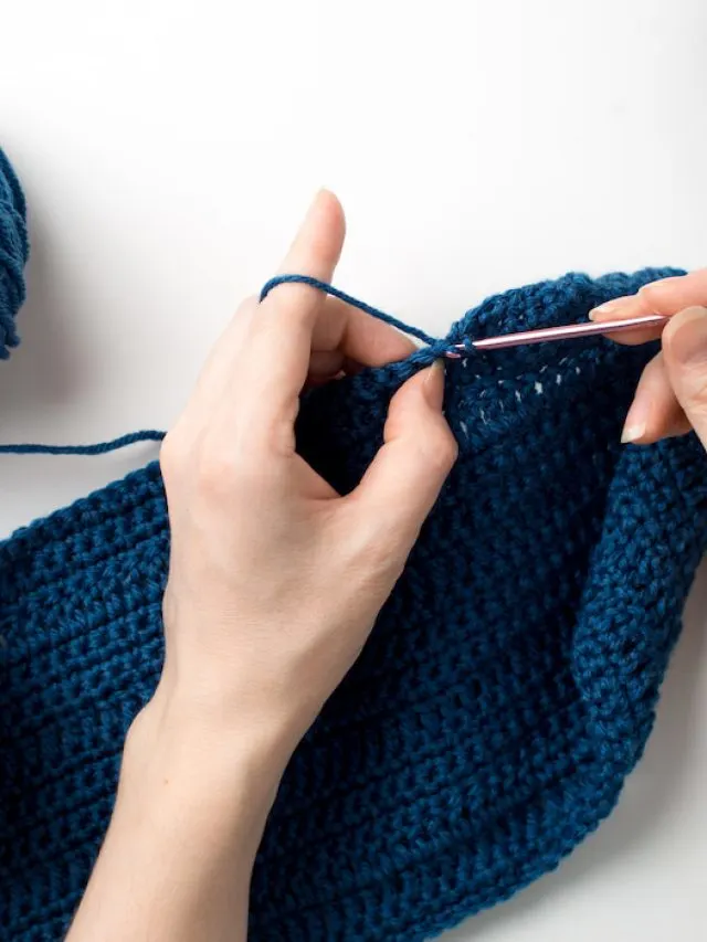 hands doing crochet