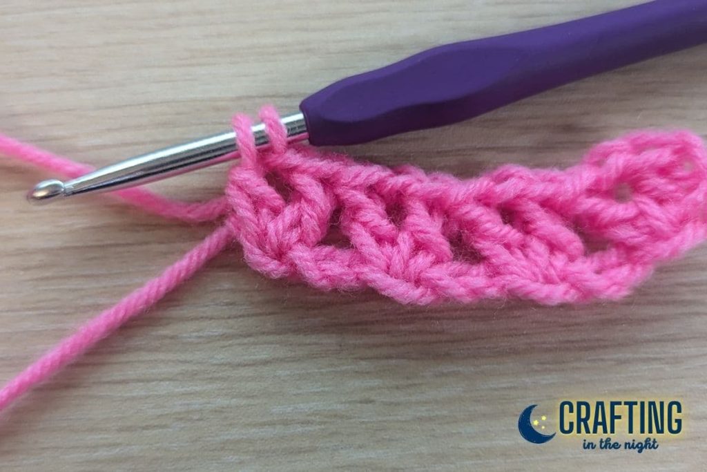 crochet swatch showing an incomplete double crochet stitch
