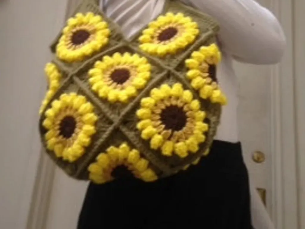 Square Pattern Sunflower Crochet Bag