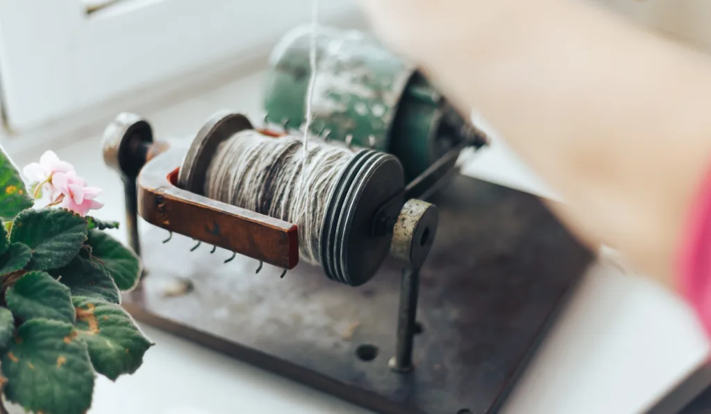 machine for making ball of yarn